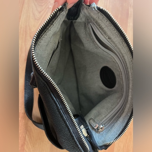 Roots VINTAGE shoulder bag 9 x 12 inches (great condition) - Picture 7 of 11